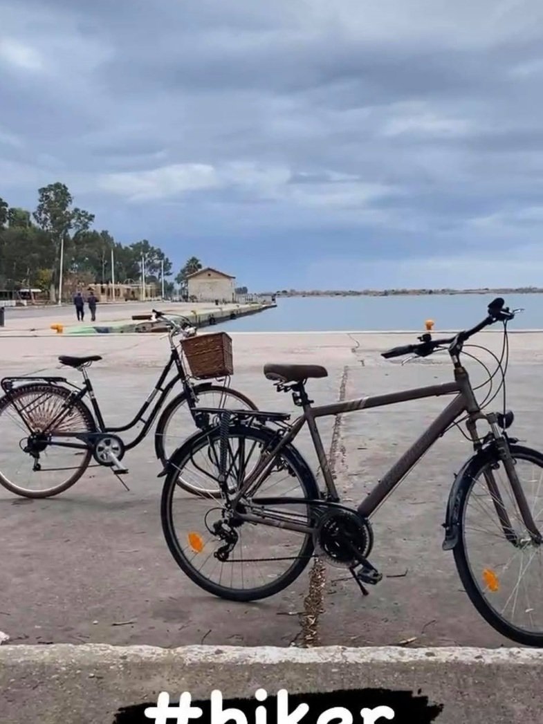 Πρωτοχρονιά με ποδηλατάδα για τον Τραϊανό Δέλλα και τη Γωγώ Μαστροκώστα - ΦΩΤΟ